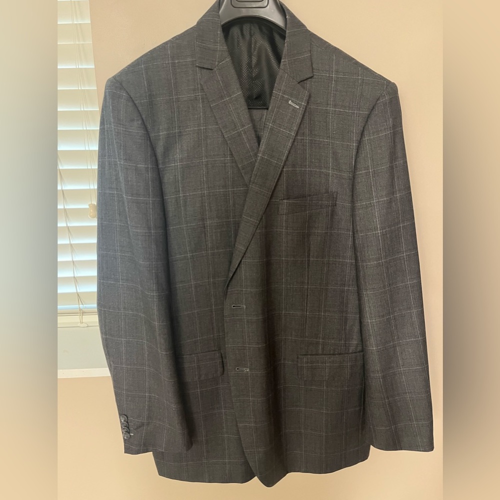 Men’s 3 piece suit- 50L